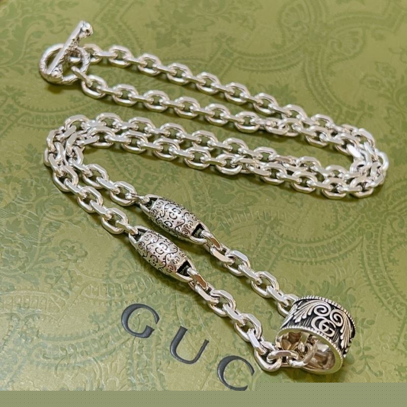 G*u*i necklaces